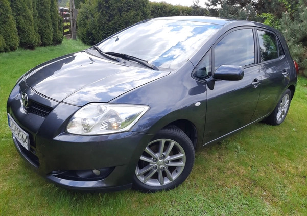 Toyota Auris cena 28800 przebieg: 137800, rok produkcji 2010 z Wałcz małe 106